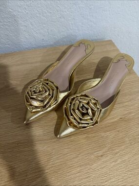 Jennifer Sumko Antonio Melani gold rose heel